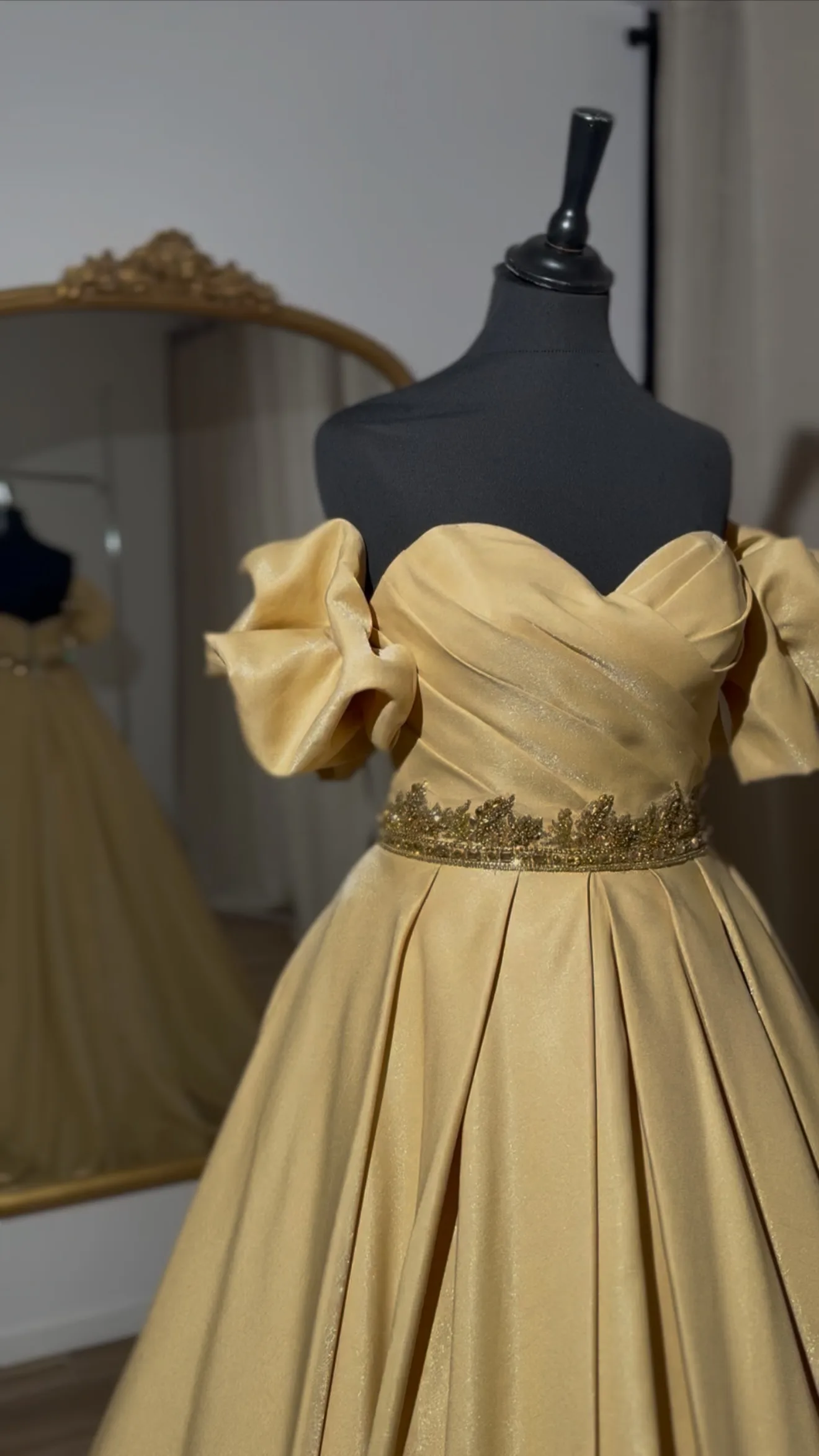 Robe de mariée au showroom Maison Maryam, près de Lyon